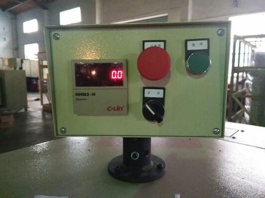 Máquina de enrolar bobinas de transformadores semiautomática