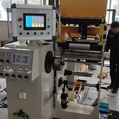Máquina de enrolar folhas de transformador automático de controlo de tensão com soldagem a frio e fixação a quatro mandíbulas
