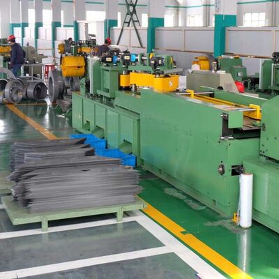 Máquina de corte de núcleo de transformador de largura de 300 mm com corte step-lap e perfuração integrada para aço de silício
