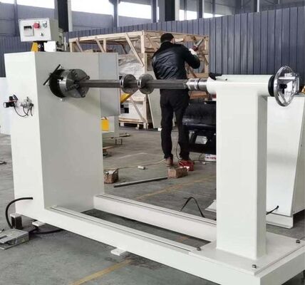 Máquina de enrolar bobinas de transformadores semiautomática com capacidade de 2000 kg e contador de voltas digital